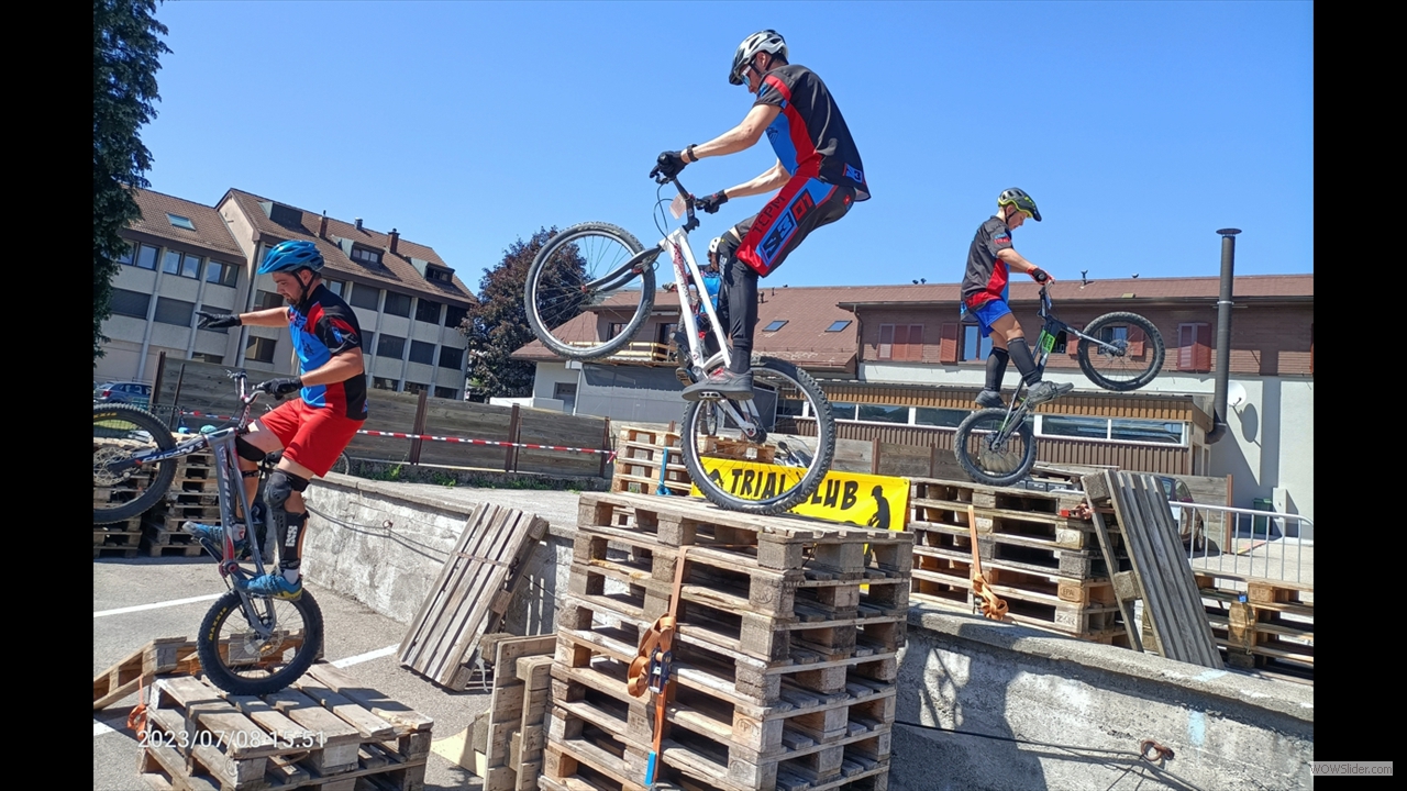 2023-07-08_demo-VeloChatel-St-Denis_03_roues-arrieres_web