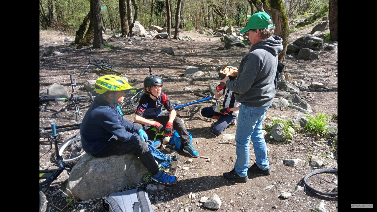 2024-04-2-5b_Velo_camp-Fully-Saillon_2-5avril2024_picnic